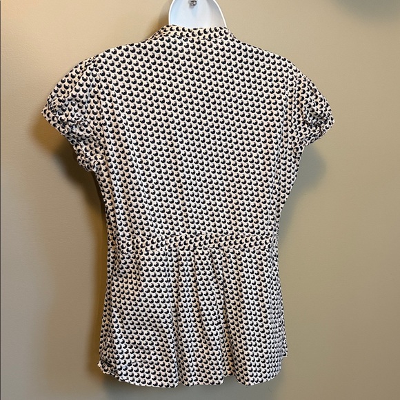 Merona Women’s Size Medium Black Chickens On Cream Patterned 100% Cotton Top - Picture 4 of 7